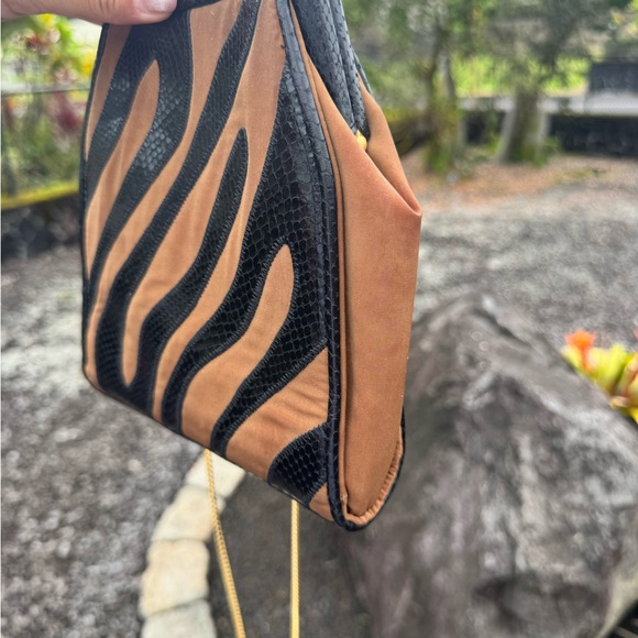 Vintage Sharif USA Tiger Stripe Suede Snakeskin Crossbody Gold Chain - Picture 5 of 9